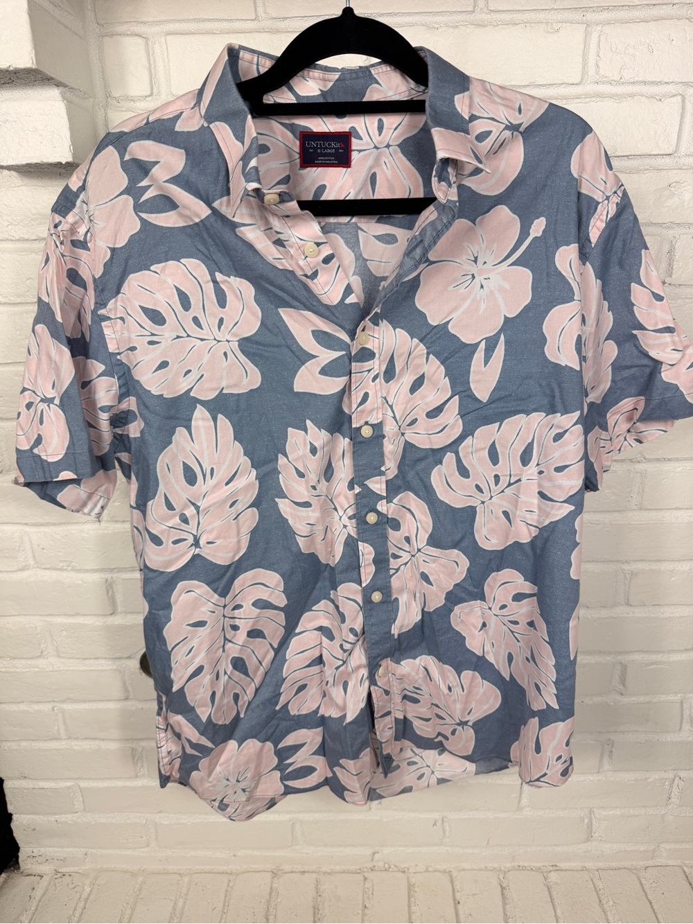 UNTUCKit Conero Hawaiian Shirt XL Blue Pink Floral